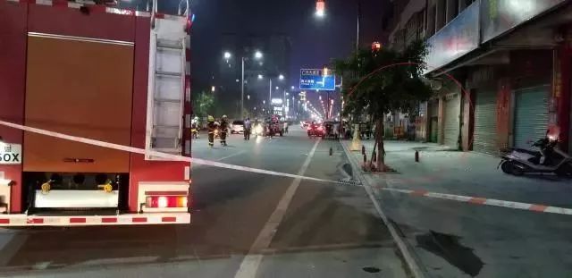 香港昨天開碼結(jié)果查詢,韓國(guó)起火客機(jī)疑似撞鳥后撞圍欄