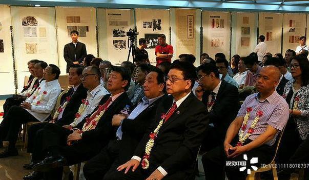 香港246澳門免費(fèi)資料大全公開結(jié)果,泰男子現(xiàn)身自己葬禮 抱"遺照"合影