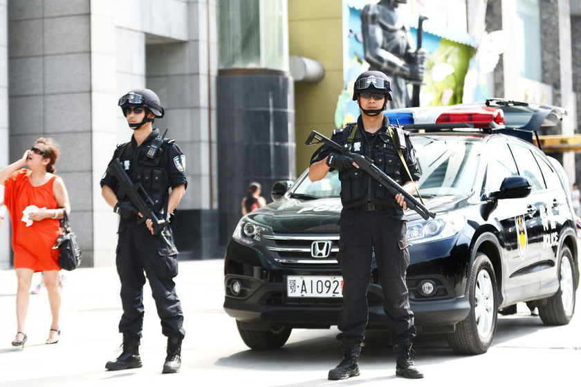 澳門4949開獎(jiǎng)現(xiàn)場直播,特警全副武裝帥氣出場表演節(jié)目