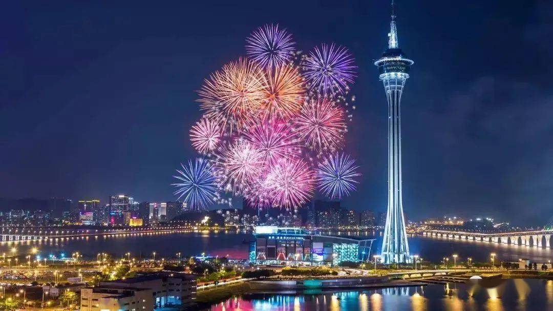 澳門跑狗376969資料353期,男子跨年夜人群中點(diǎn)煙花噴射被抓