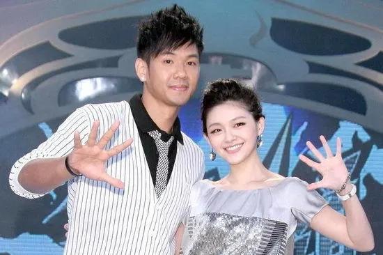 2025澳門管家婆資料大全免費(fèi)77777,大小S具俊曄陳建州范瑋琪合照